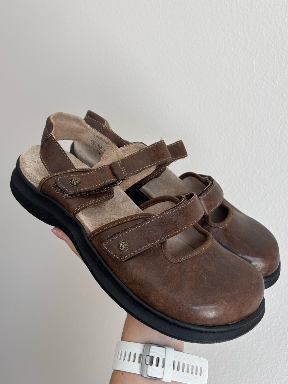 Taos "Tanya" Mary Jane leather comfort sandals in brown leather SZ 9 clogs EUC
